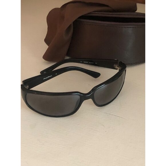 Tommy Bahama Womens Black Frame Sunglasses with Protective Case - Picture 10 of 13